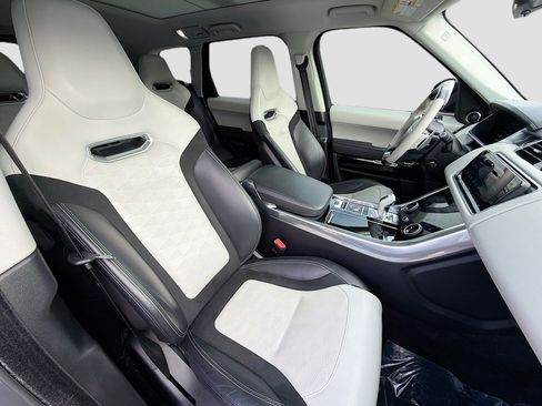 Used 2022 Land Rover Range Rover Sport SVR image 15
