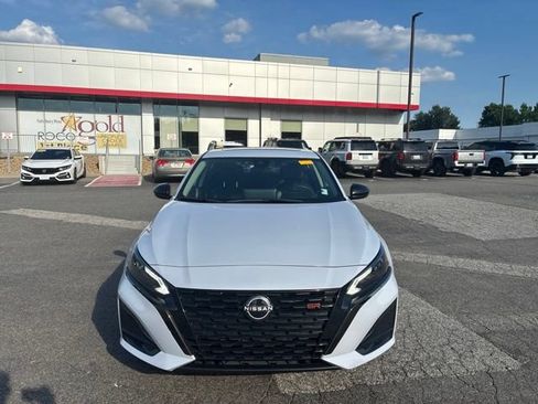 Used 2023 Nissan Altima 2.5 SR w/ SR Premium Package FWD image 2
