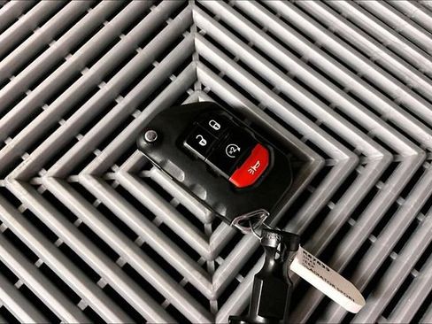Used 2023 Jeep Gladiator Sport AWD/4WD image 12