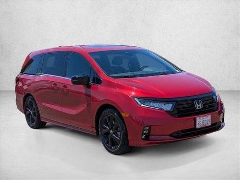 Used 2023 Honda Odyssey Sport image 3
