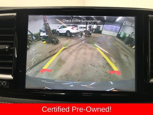 Used 2025 Chrysler Pacifica Limited image 20