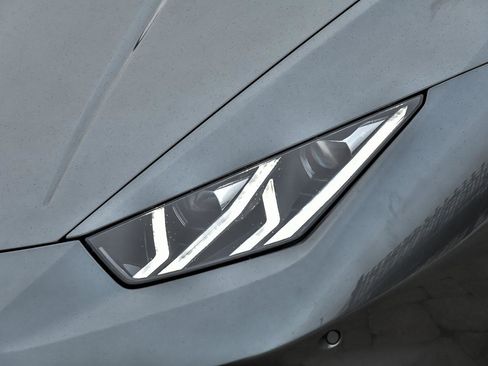 Used 2018 Lamborghini Huracan LP 580-2 image 8