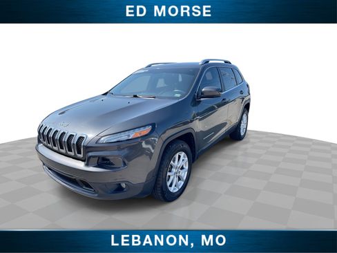 Used 2017 Jeep Cherokee Latitude w/ Cold Weather Group AWD/4WD image 4