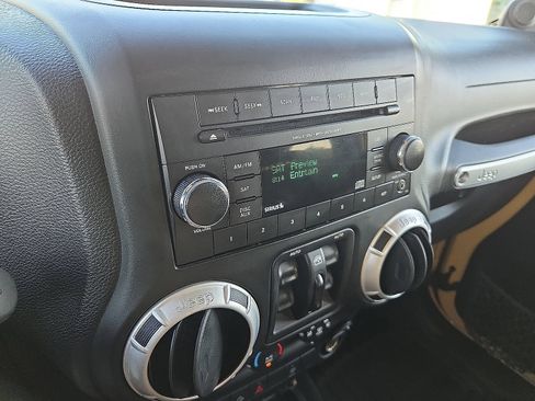 Used 2014 Jeep Wrangler Unlimited Sahara AWD/4WD image 16