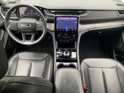 Used 2023 Jeep Grand Cherokee Limited image 15