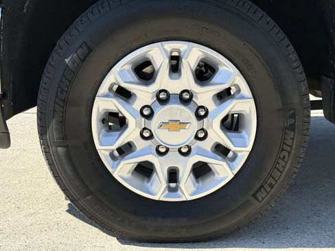Used 2024 Chevrolet Silverado 2500 LTZ w/ LTZ Convenience Package image 12