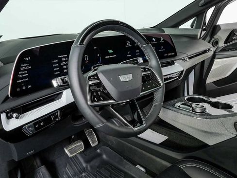 Used 2025 Cadillac Optiq Luxury 2 w/ LPO, Floor Liner Package AWD/4WD image 4