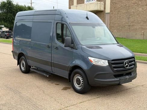 Used 2019 Mercedes-Benz Sprinter 144 image 4