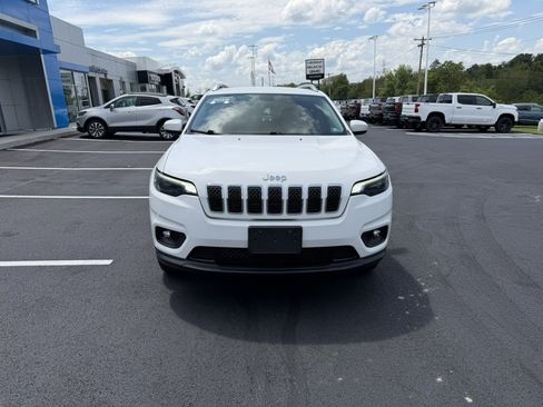 Used 2019 Jeep Cherokee Latitude Plus w/ Comfort/Convenience Group AWD/4WD image 9