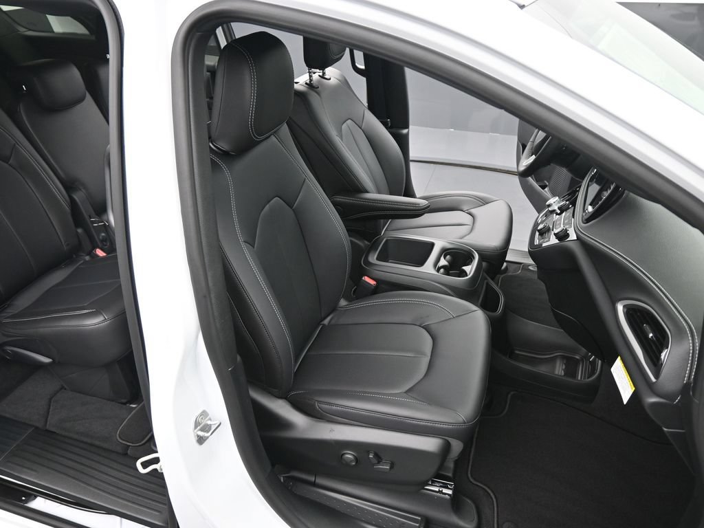 New 2026 Chrysler Pacifica Select FWD image 19