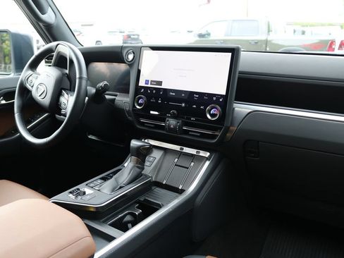 Used 2025 Lexus GX 550 w/ Cold Area Package AWD/4WD image 21