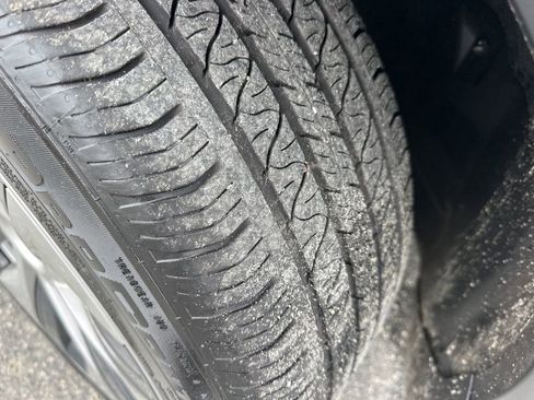 Used 2024 Tesla Model Y 2WD image 33