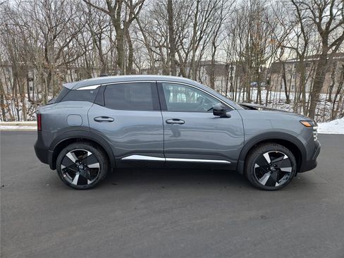 New 2026 Nissan Kicks SR w/ SR Premium Package AWD/4WD image 2