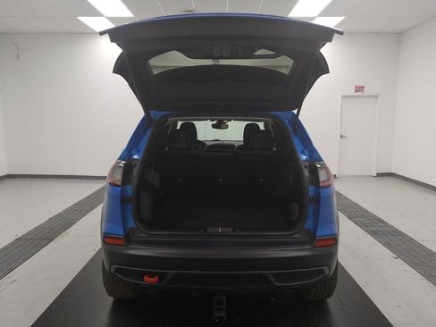 Used 2019 Jeep Cherokee Trailhawk AWD/4WD image 29
