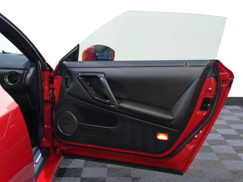 Used 2012 Nissan GT-R Premium image 25