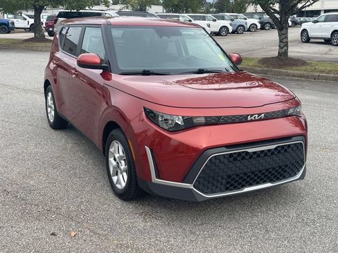Used 2023 Kia Soul S FWD image 3