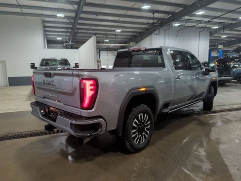 Used 2025 GMC Sierra 2500 Denali Ultimate image 3