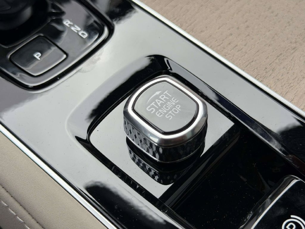 New 2026 Volvo XC90 T8 Plus w/ Protection Package AWD/4WD image 7