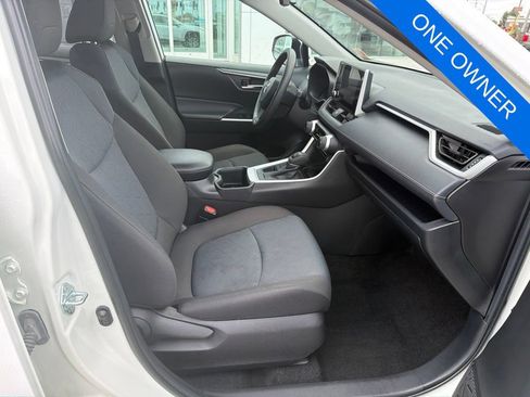Used 2025 Toyota RAV4 XLE AWD/4WD image 7