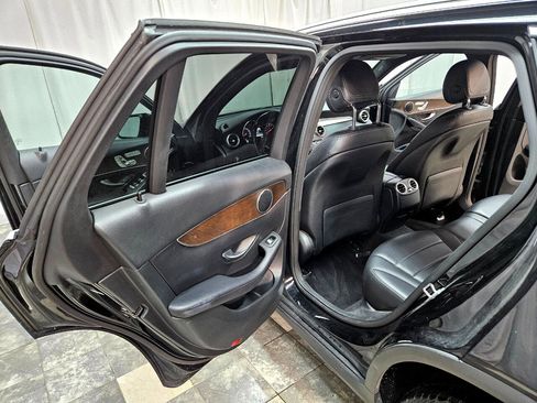 Used 2019 Mercedes-Benz GLC 300 4MATIC image 10