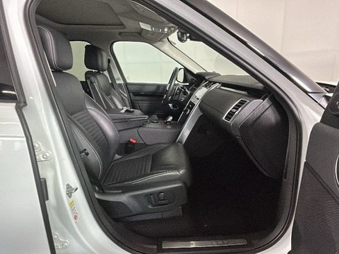 Used 2024 Land Rover Discovery S AWD/4WD image 33