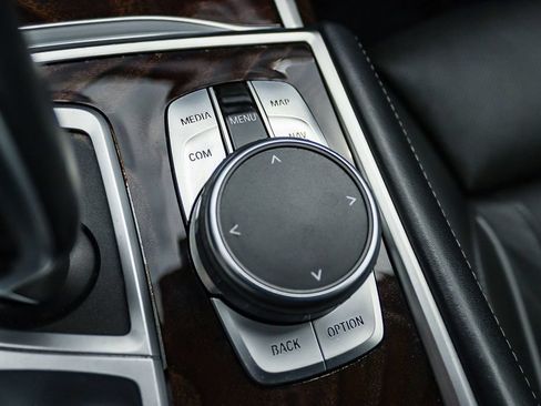 Used 2022 BMW 750i xDrive AWD/4WD image 22