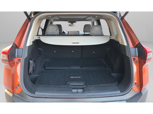 Used 2021 Nissan Rogue Platinum image 14