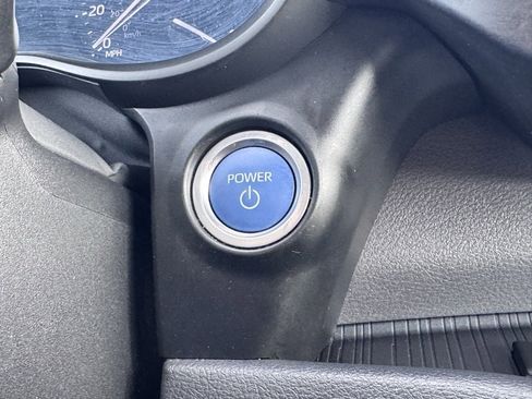 Used 2022 Toyota Sienna XSE image 6