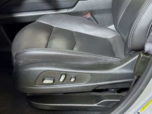 Certified 2025 Cadillac XT5 Premium Luxury image 18