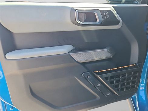 Used 2023 Ford Bronco Badlands image 18