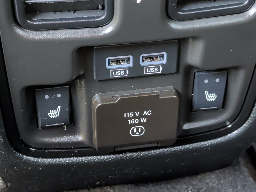 Used 2025 Dodge Durango GT AWD/4WD image 32