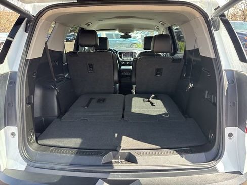 Used 2021 GMC Acadia SLT AWD/4WD image 7