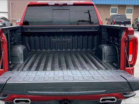 Used 2025 GMC Sierra 1500 AT4 w/ Technology Package AWD/4WD image 4