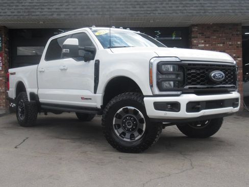 Used 2023 Ford F250 Lariat w/ Lariat Ultimate Package AWD/4WD image 2