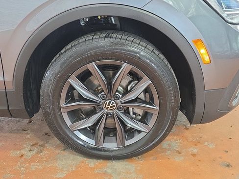Used 2023 Volkswagen Tiguan SE image 12