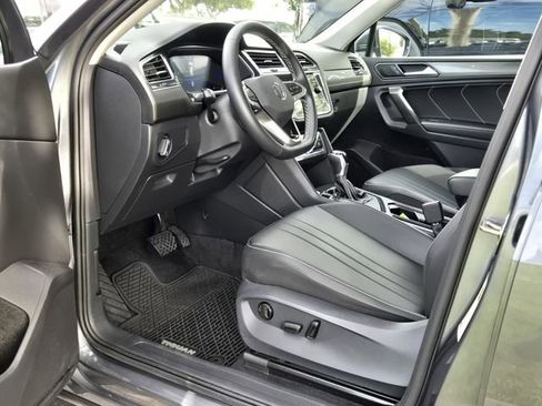 Certified 2023 Volkswagen Tiguan SE FWD image 12
