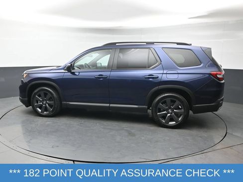 Used 2025 Honda Pilot Sport image 4