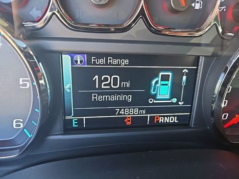 Used 2018 Chevrolet Suburban LT image 3