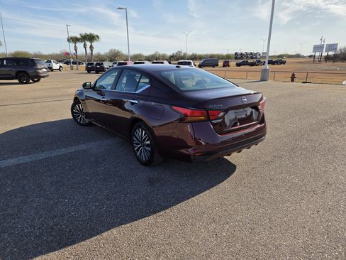 Used 2025 Nissan Altima 2.5 SV image 5
