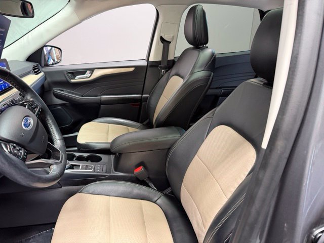 Used 2021 Ford Escape Titanium w/ Titanium Elite Package AWD/4WD image 15