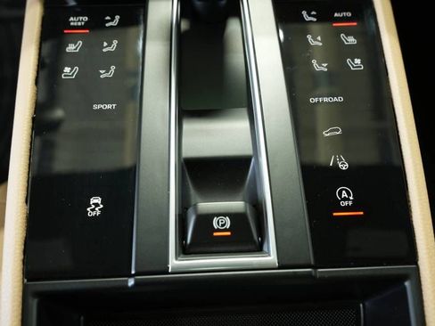 Certified 2025 Porsche Macan image 22