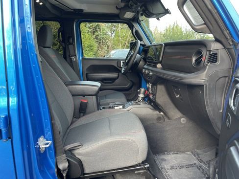 Used 2025 Jeep Wrangler Unlimited Rubicon image 23