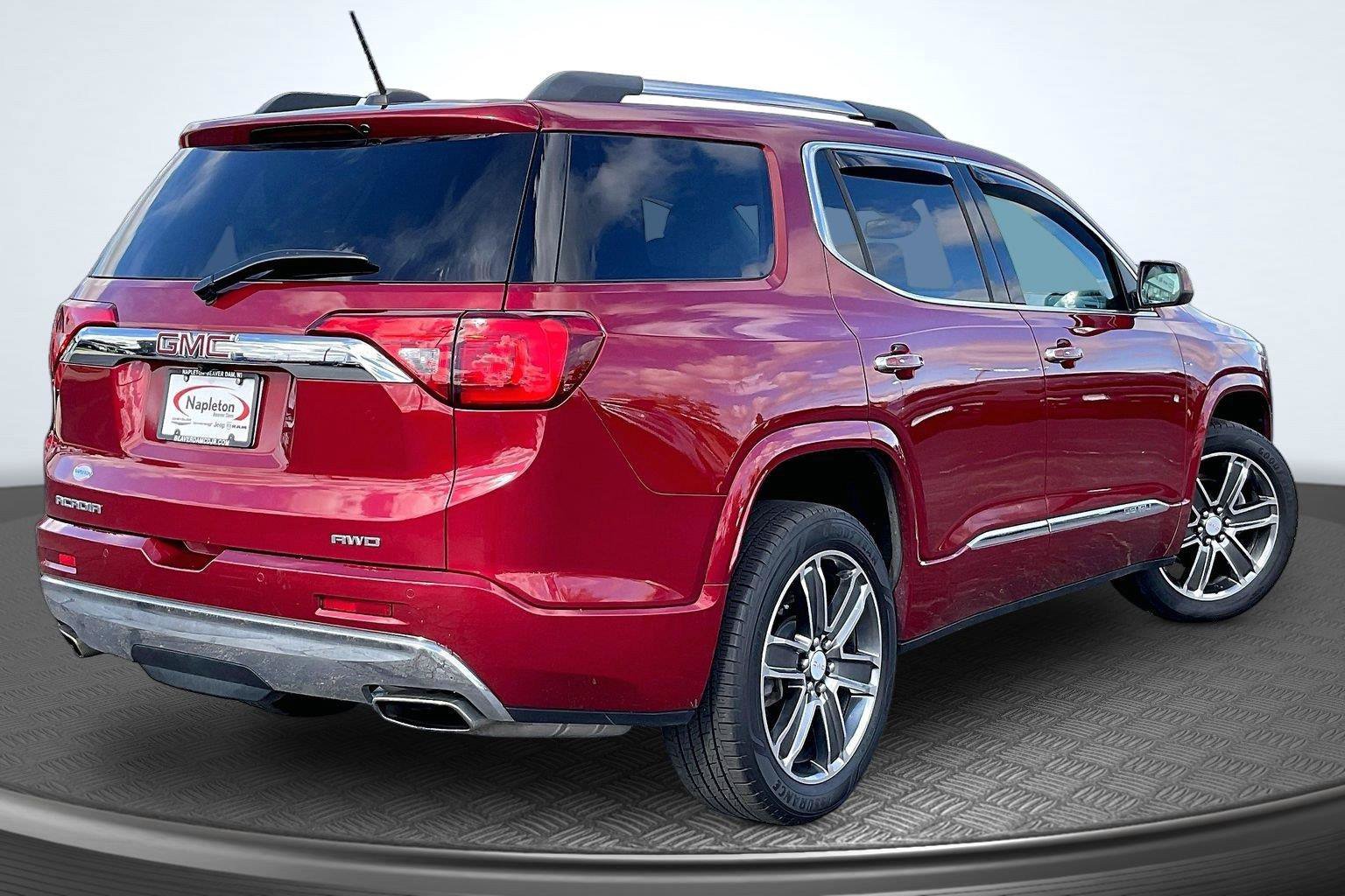 Used 2019 GMC Acadia Denali w/ Technology Package AWD/4WD image 2