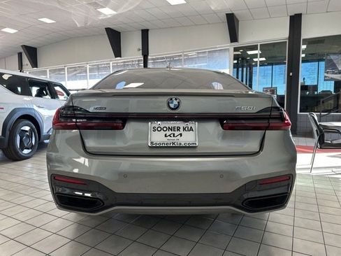Used 2022 BMW 750i xDrive w/ Executive Package image 14