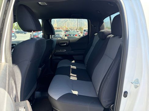 Used 2021 Toyota Tacoma TRD Off-Road w/ Technology Package AWD/4WD image 25