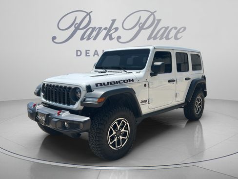 Used 2025 Jeep Wrangler Unlimited Rubicon w/ Convenience Group AWD/4WD image 1