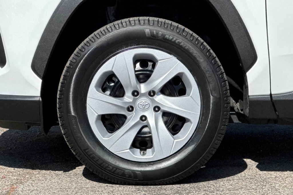 Certified 2023 Toyota RAV4 LE FWD image 24