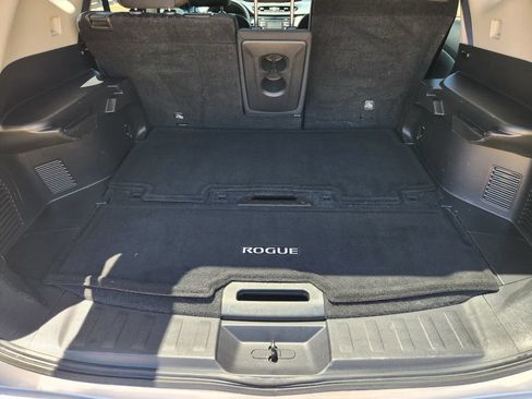 Used 2017 Nissan Rogue SV FWD image 31