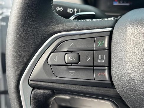 Used 2023 Jeep Grand Cherokee Altitude AWD/4WD image 16
