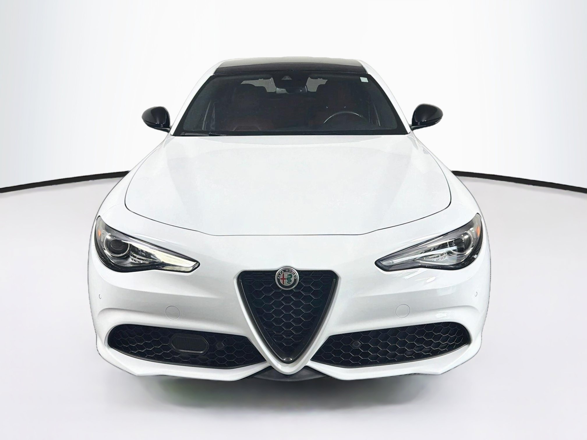 Used 2023 Alfa Romeo Giulia Veloce RWD image 2